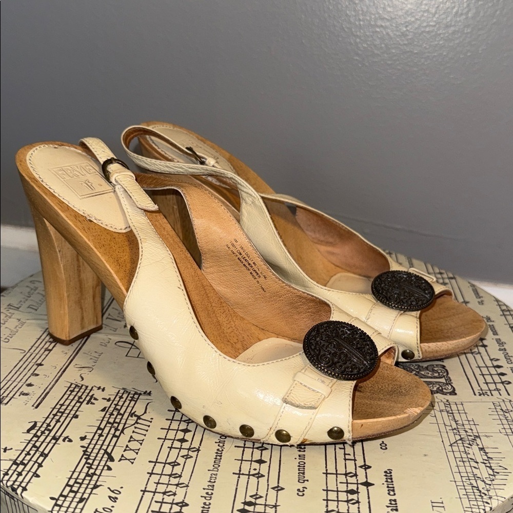 Frye Cream Leather Studded Clog Slingbacks - Wood Heel & Medallion Detail SZ 8 - Picture 6 of 10